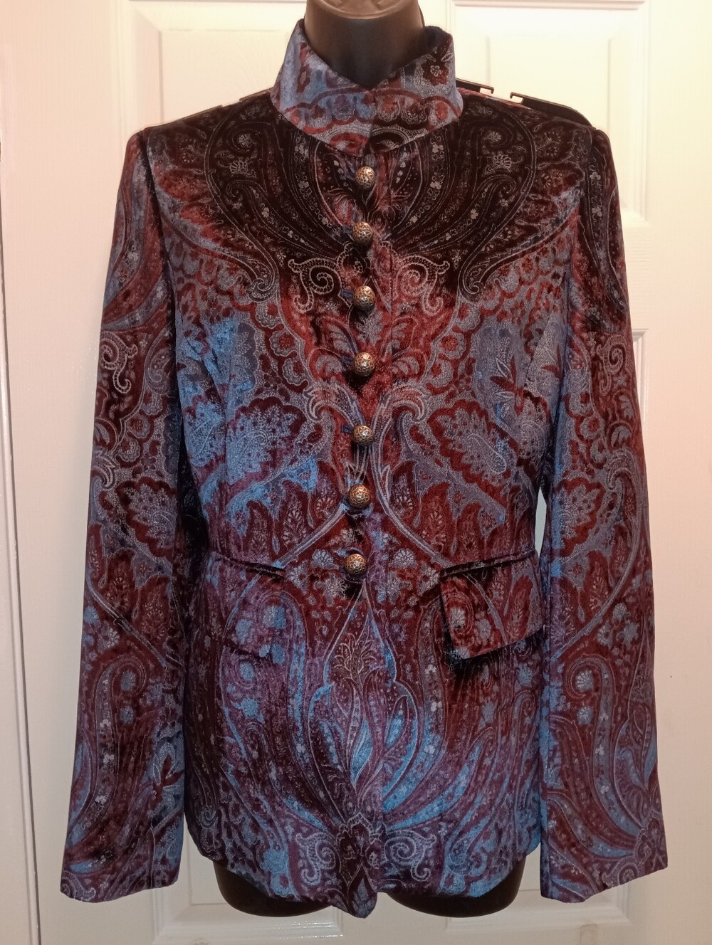 Ellen Tracy Blue and Burgundy Paisley Luxurious   High End Velvet Button Jacket